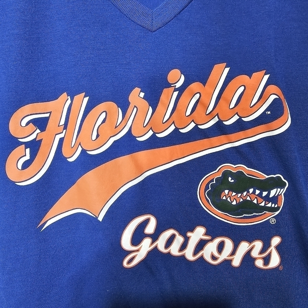Colosseum XL Florida Gators v neck tshirt